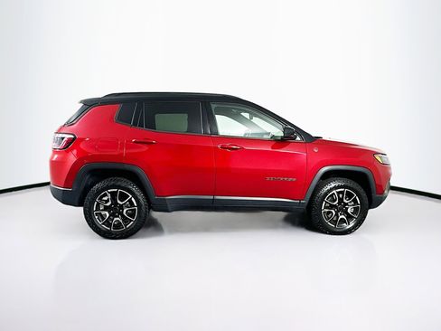Used 2025 Jeep Compass Trailhawk AWD/4WD image 10