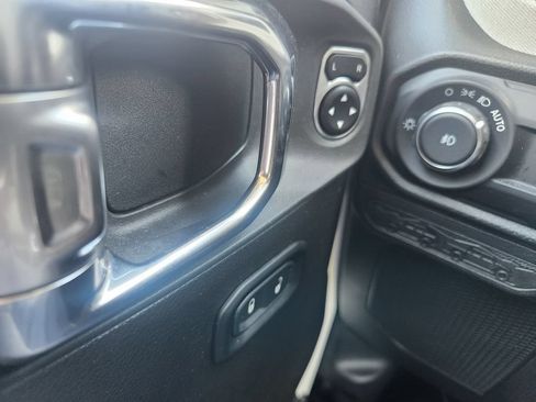 Used 2025 Jeep Wrangler Unlimited Sport AWD/4WD image 18