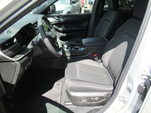 New 2026 Jeep Grand Cherokee Laredo RWD image 15
