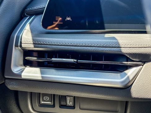 Certified 2024 Cadillac XT4 Premium Luxury AWD/4WD image 42