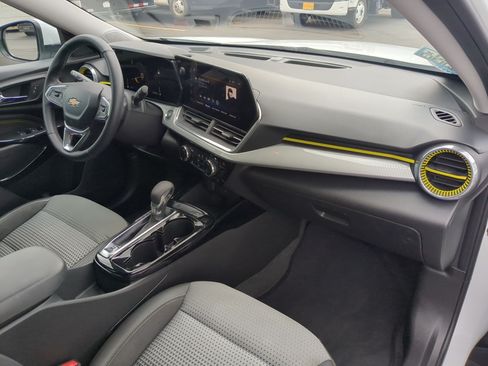 Used 2024 Chevrolet Trax LT w/ Driver Confidence Package FWD image 28