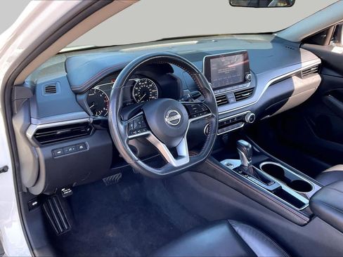 Used 2024 Nissan Altima 2.5 SR FWD image 16