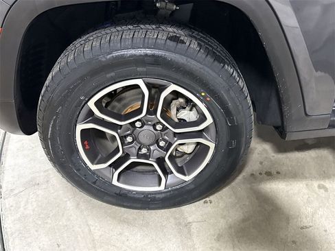 Used 2022 Jeep Grand Cherokee Trailhawk w/ Luxury Tech Group III image 26