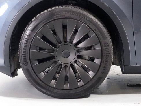 Used 2023 Tesla Model Y Long Range AWD/4WD image 43