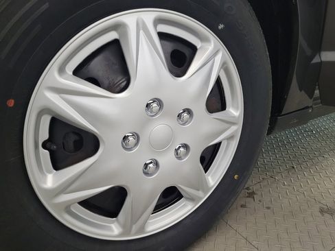 Used 2015 Dodge Grand Caravan American Value Package image 31