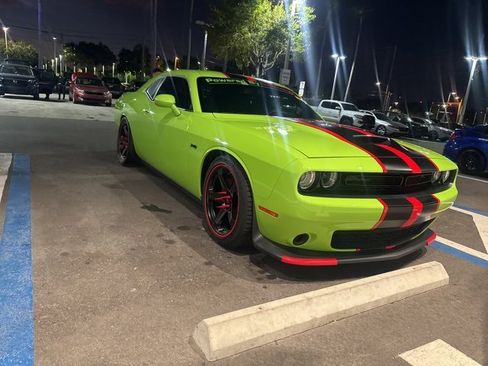 Used 2023 Dodge Challenger R/T w/ Blacktop Package image 18