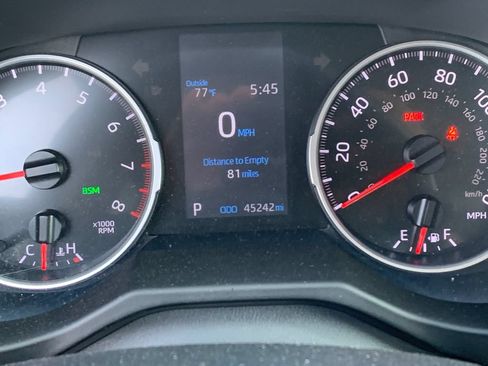 Used 2020 Toyota RAV4 XLE Premium AWD/4WD image 30