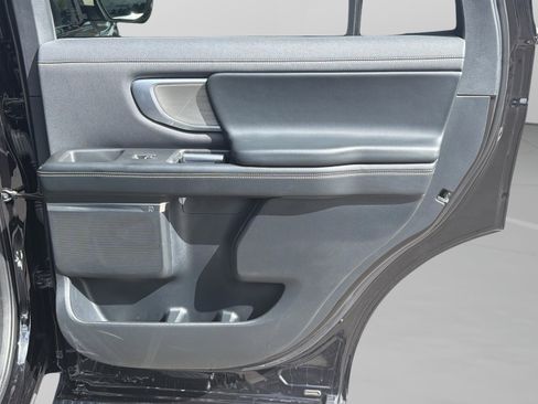 Used 2025 Ford Expedition Platinum image 40