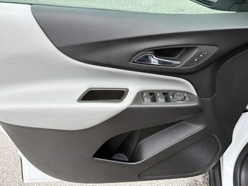 Used 2023 Chevrolet Equinox LS FWD image 7