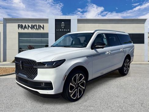 New 2026 Lincoln Navigator L Reserve AWD/4WD image 3