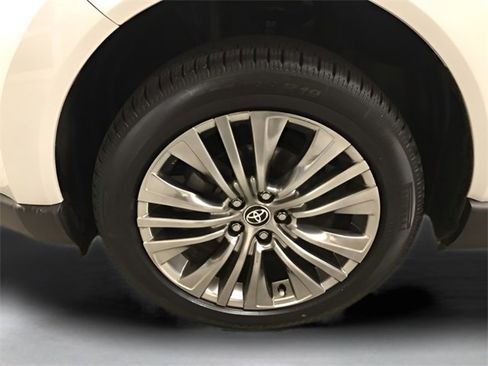 Used 2024 Toyota Venza Limited image 10