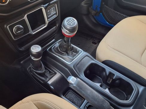 Used 2021 Jeep Wrangler Sport AWD/4WD image 13