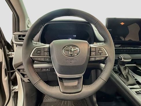 Certified 2026 Toyota Sienna XLE AWD/4WD image 9