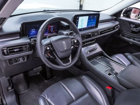 Used 2025 Lincoln Aviator 2WD image 2