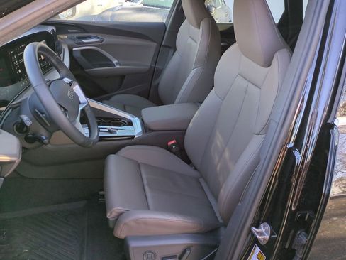 Certified 2025 Audi Q5 Premium Plus image 8