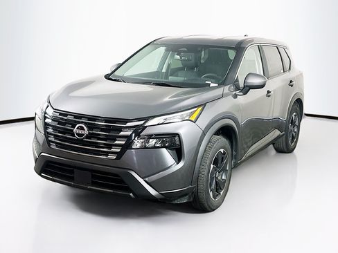 Used 2024 Nissan Rogue SV AWD/4WD image 3