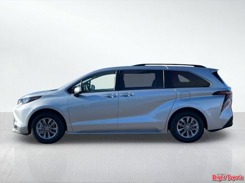 Certified 2024 Toyota Sienna XLE FWD image 4