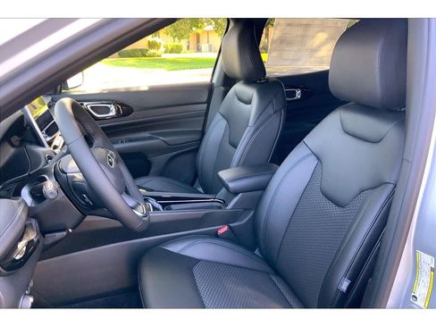 New 2025 Jeep Compass Latitude w/ Altitude Special Edition image 10