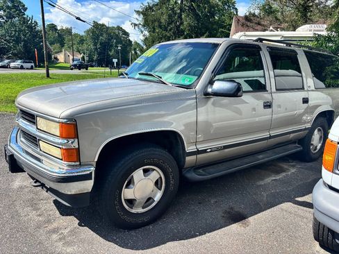 Used 1999 Chevrolet Suburban 4WD w/ Preferred Equipment Group 3 image 5