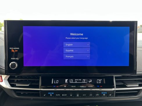 Certified 2025 Toyota Sienna Platinum AWD/4WD image 33