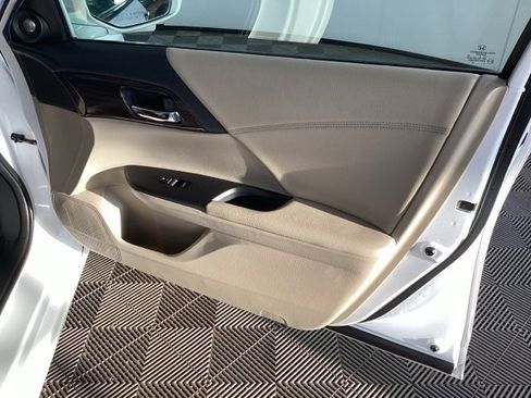 Used 2016 Honda Accord EX-L image 22