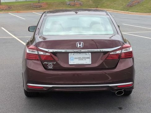 Used 2017 Honda Accord EX-L image 5