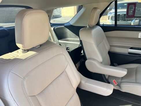 Used 2022 Ford Explorer Limited w/ Equipment Group 301A image 19