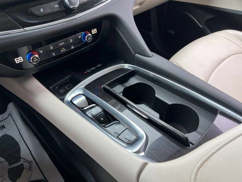 Used 2022 Buick Enclave Essence w/ Experience Buick Package FWD image 20