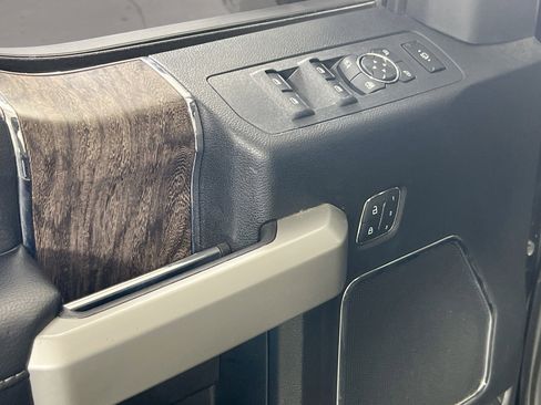 Used 2019 Ford F250 Lariat w/ Lariat Ultimate Package image 17