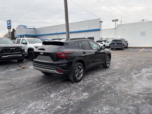 New 2026 Chevrolet Trax LT image 4