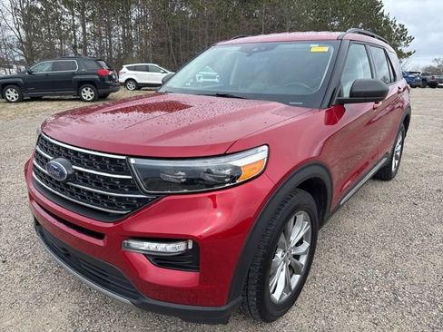 Used 2022 Ford Explorer XLT w/ Equipment Group 202A AWD/4WD image 3