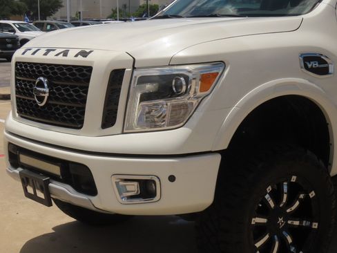 Used 2017 Nissan Titan PRO-4X w/ Pro-4x Convenience Package AWD/4WD image 3