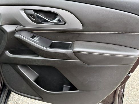 Certified 2020 Chevrolet Traverse LT image 9