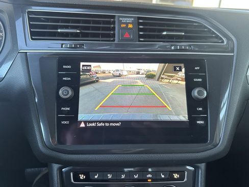 Used 2021 Volkswagen Tiguan SE w/ Panoramic Sunroof Package FWD image 20