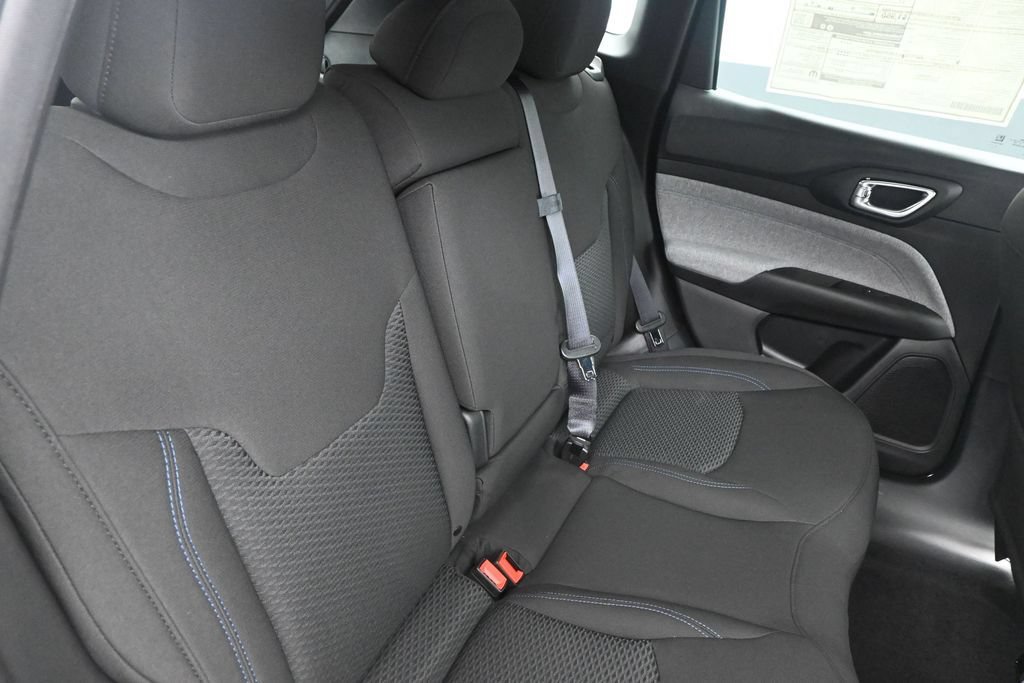 Used 2025 Jeep Compass Sport w/ Mopar Graphics Package AWD/4WD image 7