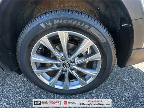 Used 2016 Toyota RAV4 Limited image 19