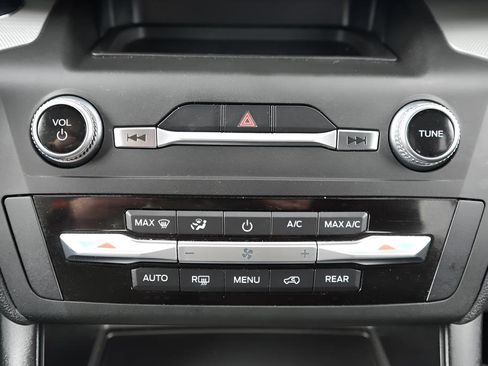 Used 2020 Ford Explorer XLT w/ Equipment Group 202A AWD/4WD image 31