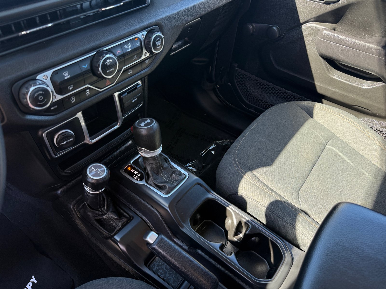 Used 2024 Jeep Wrangler Sport AWD/4WD image 13