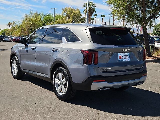 Used 2025 Kia Sorento LX FWD image 8