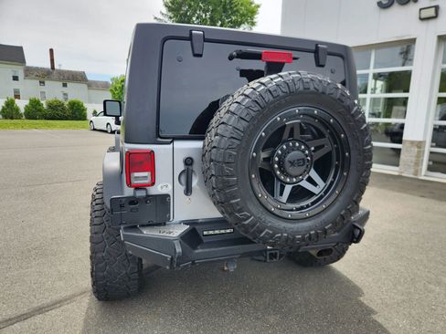 Used 2013 Jeep Wrangler Sahara w/ Connectivity Group AWD/4WD image 13