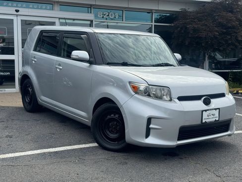 Used 2012 Scion xB FWD image 2