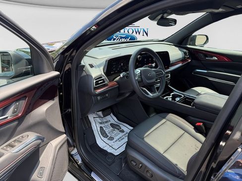 Used 2026 Chevrolet Traverse Z71 w/ LPO, Floor Liner Package AWD/4WD image 25