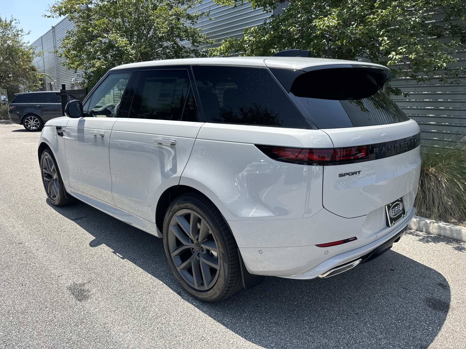 New 2026 Land Rover Range Rover Sport Dynamic SE AWD/4WD image 3