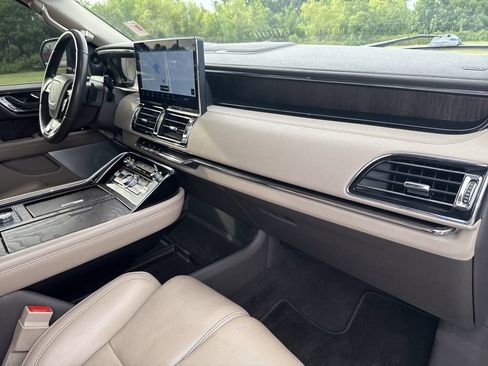 Used 2022 Lincoln Navigator Reserve AWD/4WD image 30