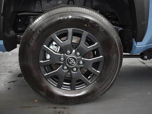 Used 2025 Toyota 4Runner SR5 RWD image 9