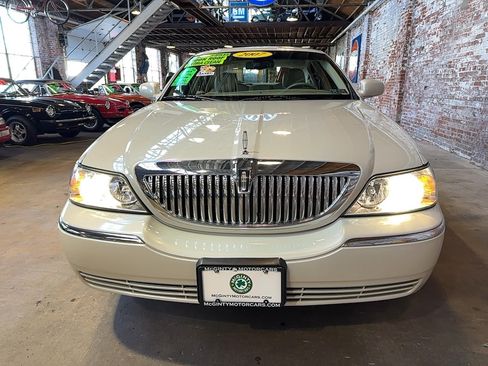 Used 2007 Lincoln Town Car Signature RWD image 7