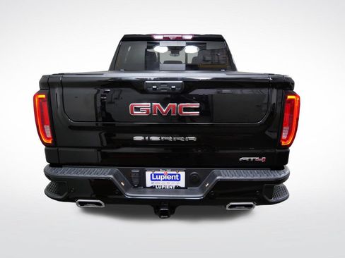 Used 2024 GMC Sierra 1500 AT4 w/ Technology Package AWD/4WD image 4