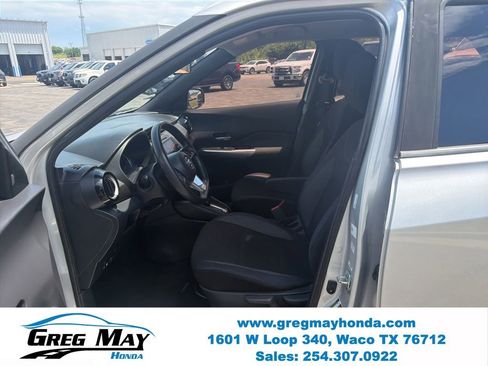 Used 2018 Nissan Kicks SV FWD image 10
