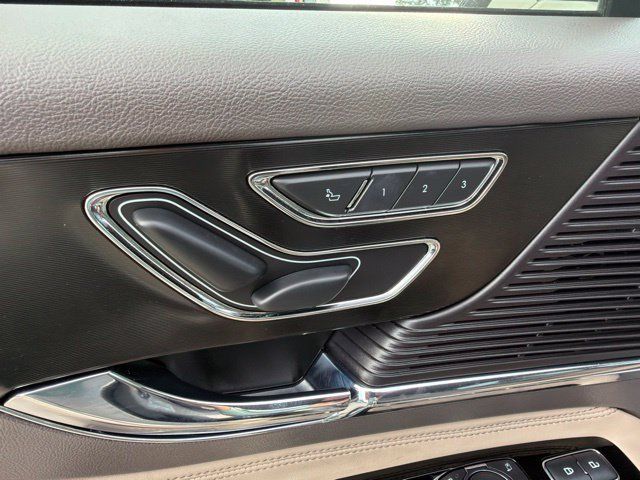 Used 2022 Lincoln Corsair FWD w/ Premium Package image 18