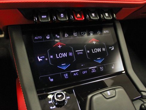 Used 2025 Lamborghini Urus SE image 30